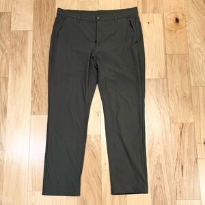 LIKE NEW Bylt Men’s Everyday Pants 31”